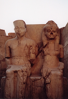 statue of the boy king Tutankhamun
